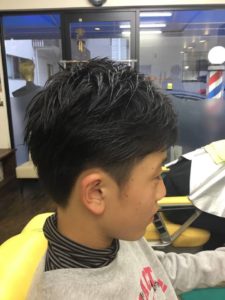 小学生ツーブロックアシンメトリーの男の子