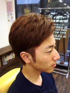 ツーブロック男性のスタイル写真