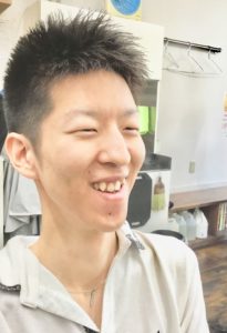 男性のソフトモヒカンの写真
