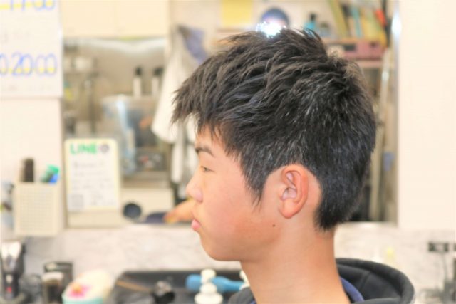 中学生男子のヘアスタイルの画像